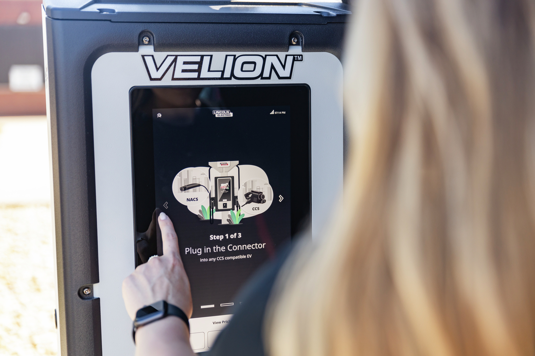 Velion® 150kW DC Stationary EV Fast Charger Touchscreen
